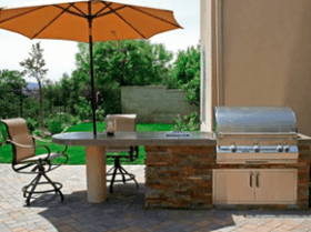 Outdoor Kitchens & Backyard Living Spaces