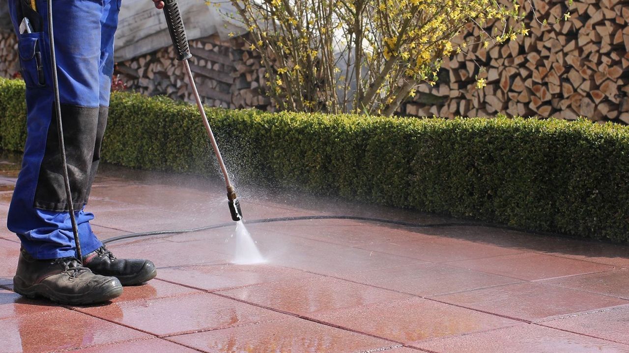 Get High-Quality Algae Remover Pressure Washing