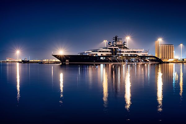 Luxury Ride at a Low Yacht Charter Cost