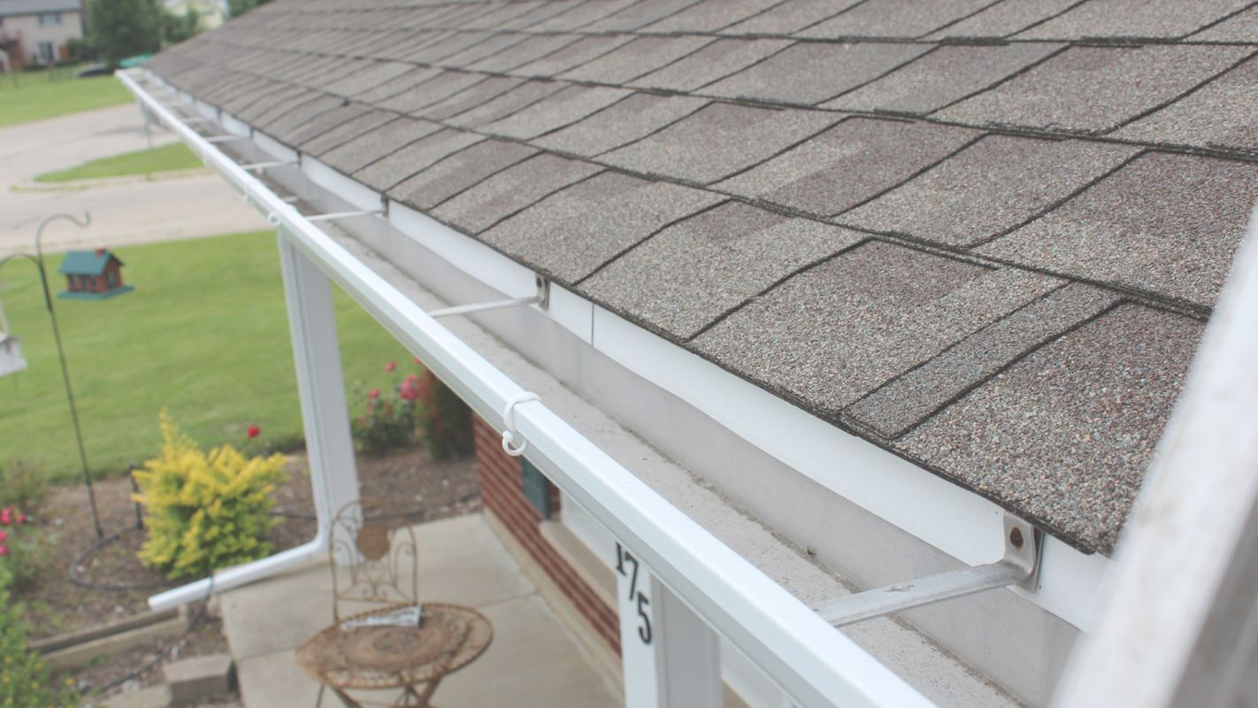 Leave the Stain and Dust to Us – Top-Quality Rain Gutter Cleaning Lexington, KY