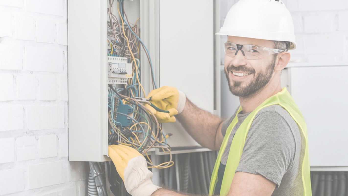 Professional Electricians Guaranteeing Perfect Electrical Work New Braunfels, TX