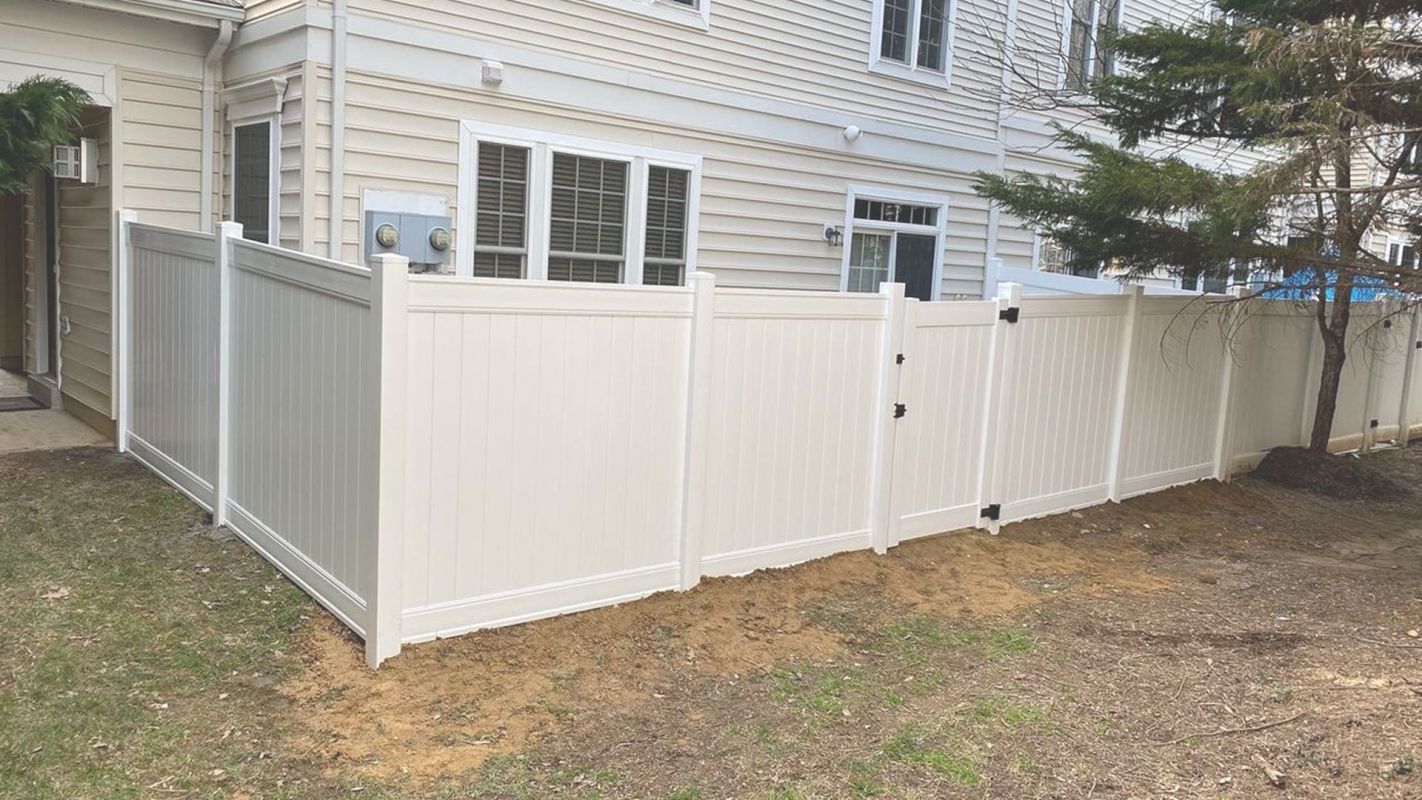 Offering Quick & Reliable Vinyl Fence Services Silver Spring, MD
