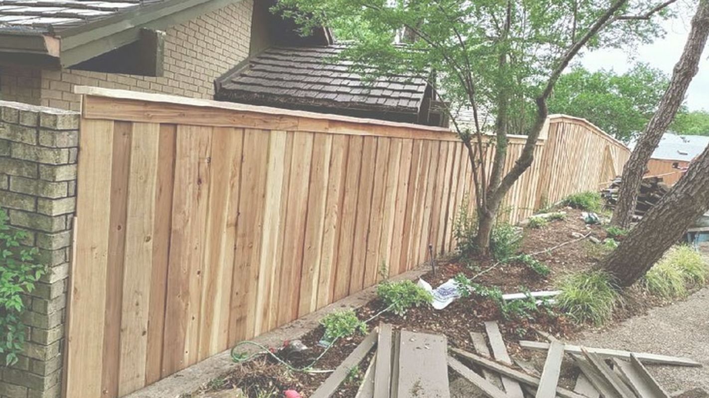 Get Top-Notch Cedar Fence Repair Dallas, TX