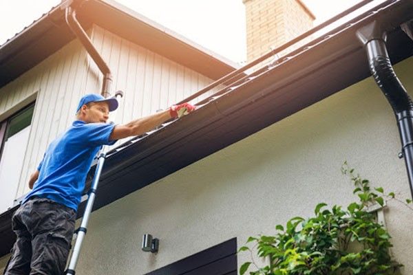 Best Gutter Cleaning Crew Lawrenceville GA