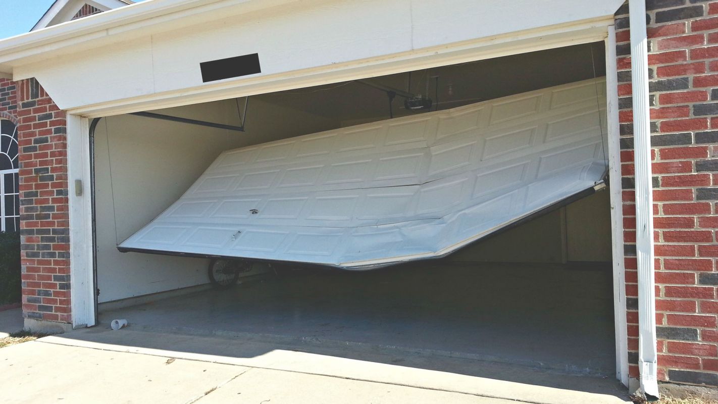 Skilled and Experienced Garage Door Repairer Las Vegas, NV
