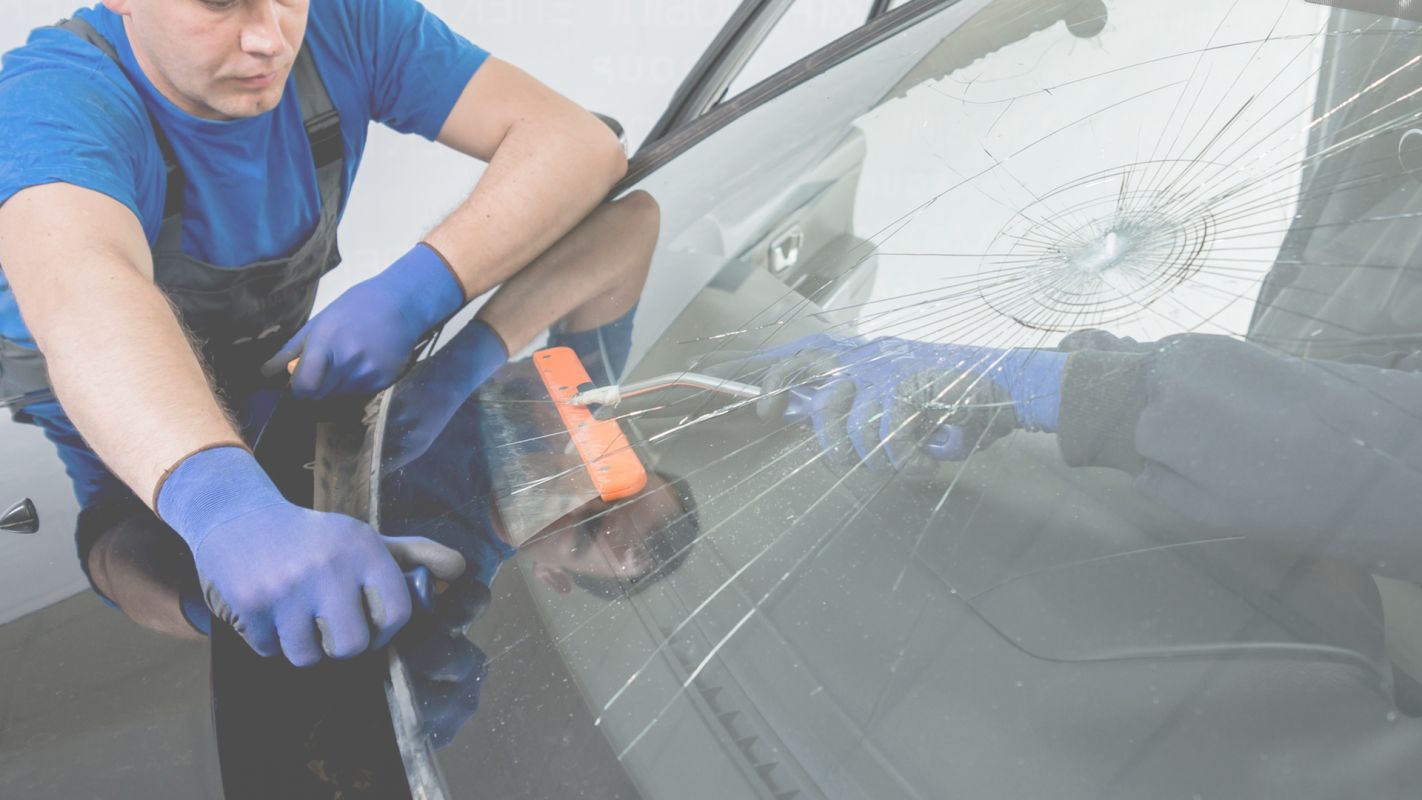 Trusted Auto Glass Repair Company in Town Clermont, FL