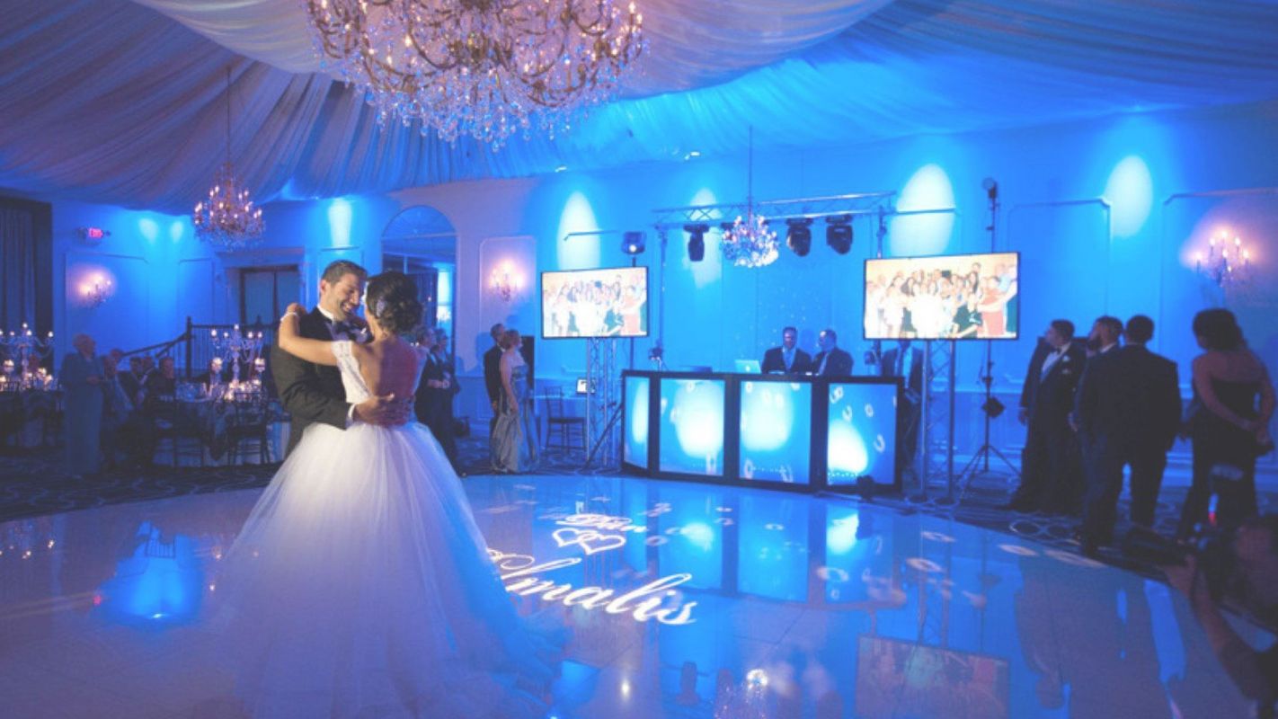 Offering DJ Services for Wedding Comfort, TX