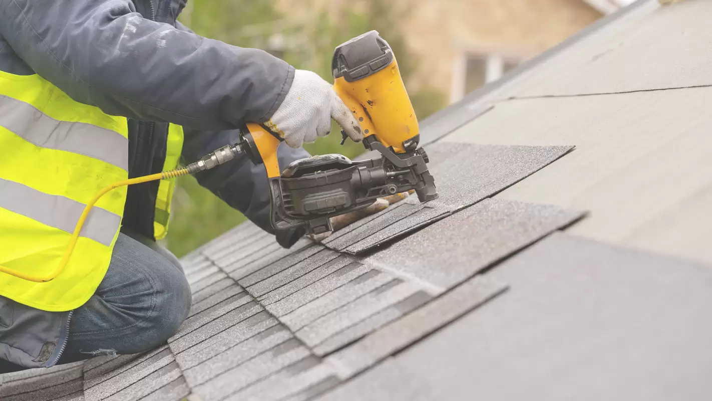 Our Professional Roofing Contractors Lend You a Hand