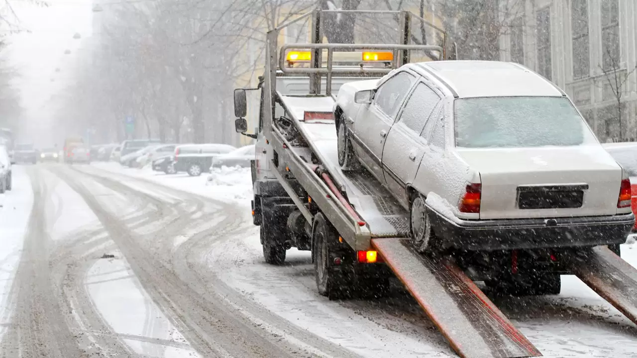 Don’t Stay Stranded With Your Car- Hire Our 24/7 Towing