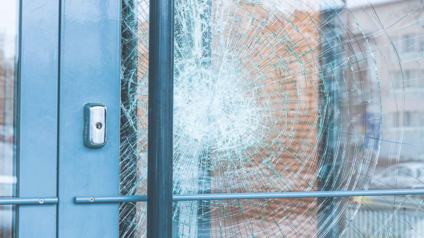 Say Goodbye to Cracks with Commercial Glass Repair Service in Patchogue, NY