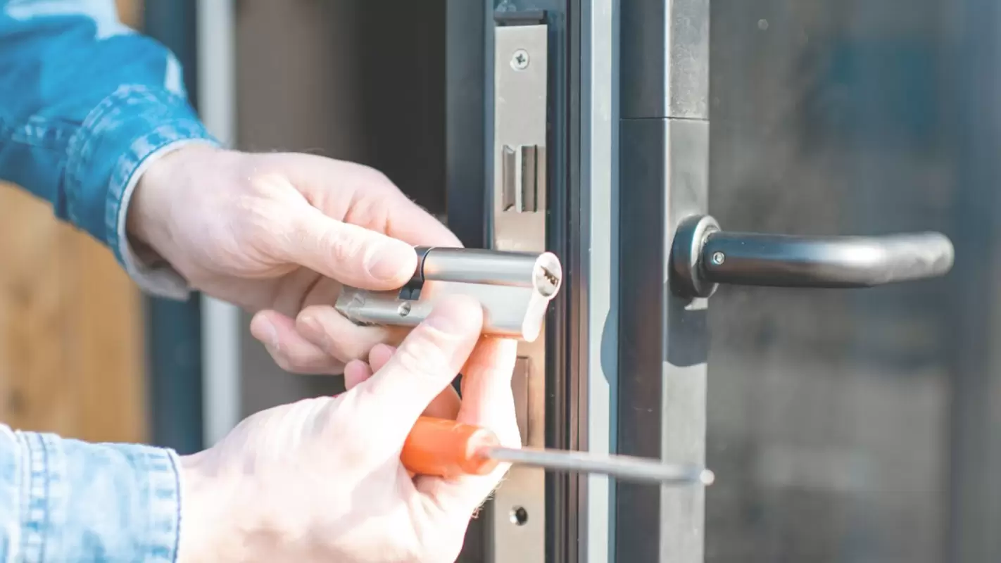 Hire Our Dedicated Locksmith for Lock Repair Service