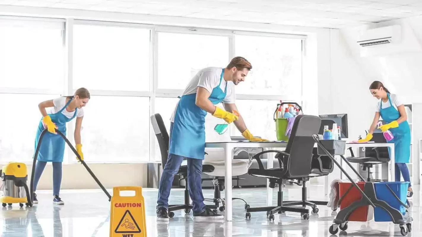 Tired of Clutter? Get Our Best Commercial Cleaning Service