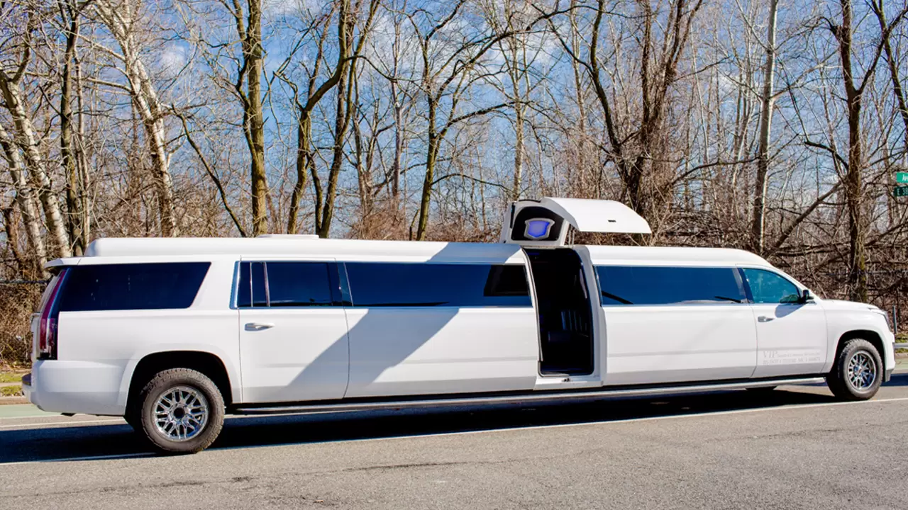 Experience Luxury With Our Luxury Limo Rental Services