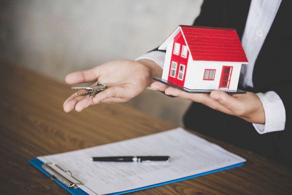 Residential Real Estate Broker Finalizing Your Home Deals Ruskin FL