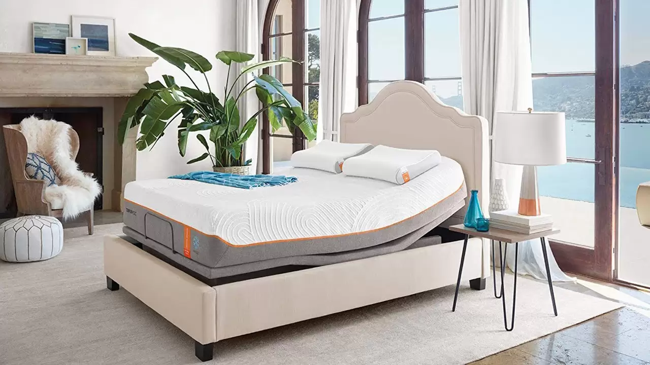 Feel refreshed by resting on our splendid adjustable bed