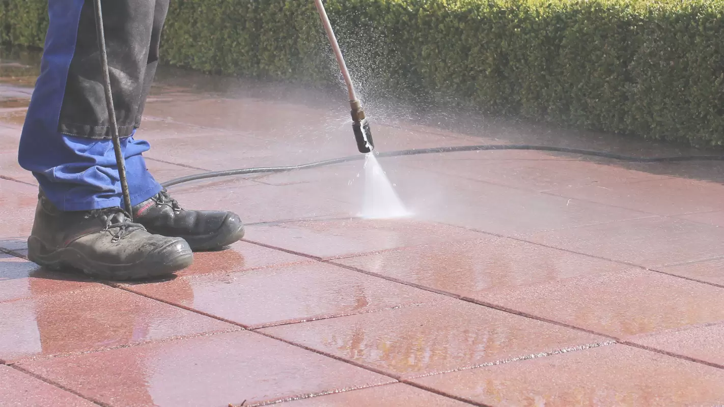 Call for the remarkable pressure washing services!