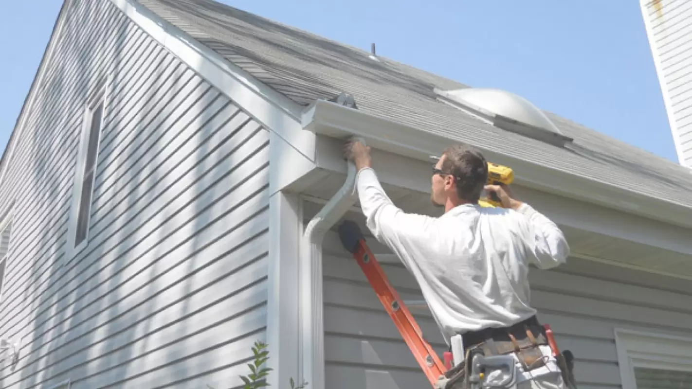 We Are Experts in Seamless Gutter Repair and Replacement Services