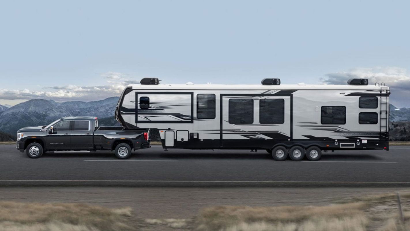 Get A Stable Ride with Our Fifth Wheel Travel Trailer Towing Service