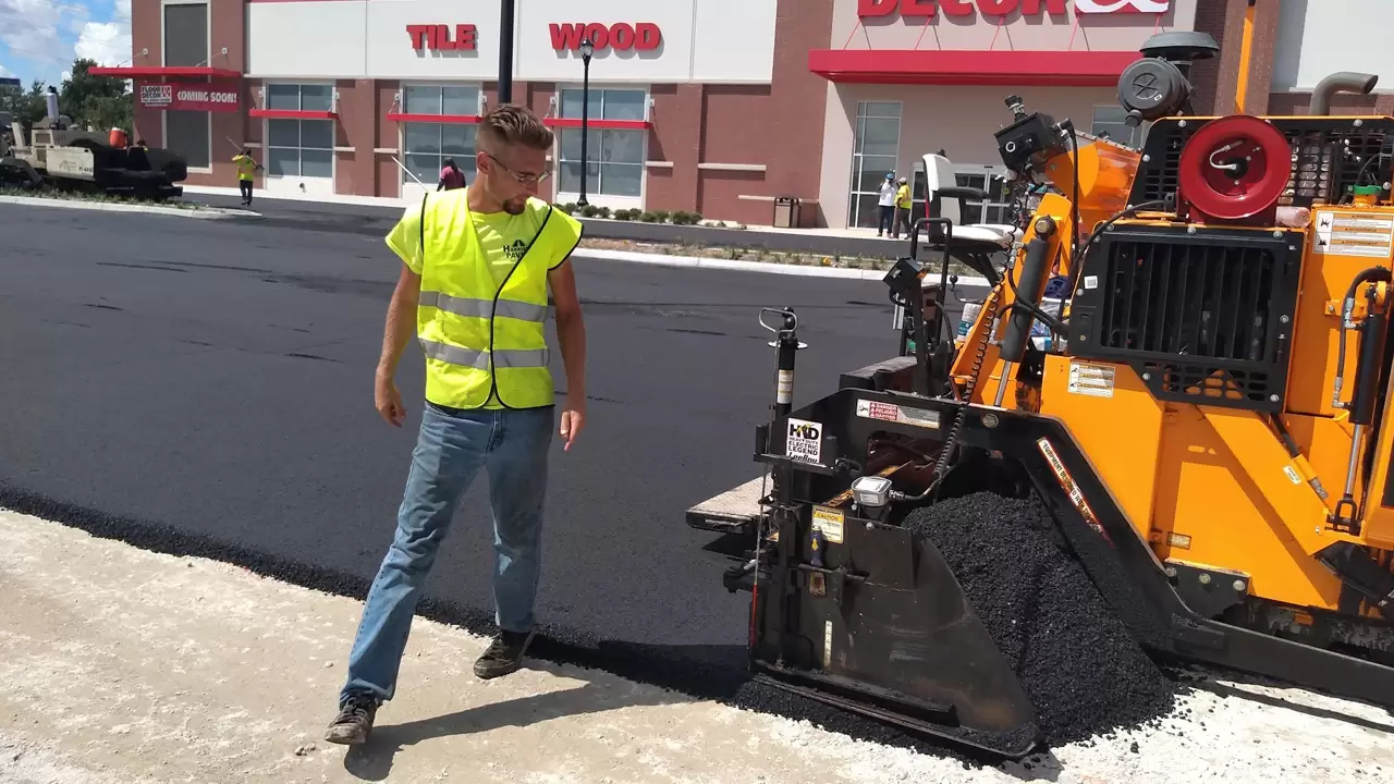 From cracks to a perfect finish: asphalt paving services!