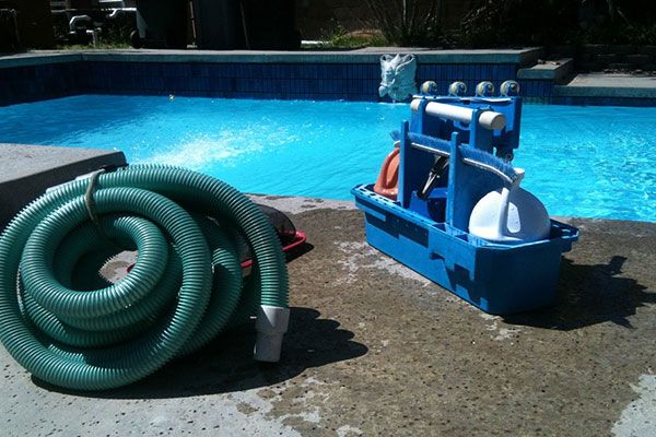 Get Pool Acid Removal Services to Dive into Clean Water