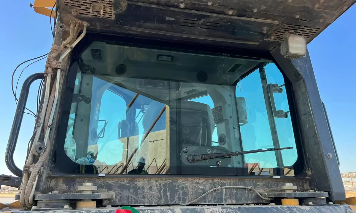 Professional’s Choice for Heavy Equipment Glass Replacement Services