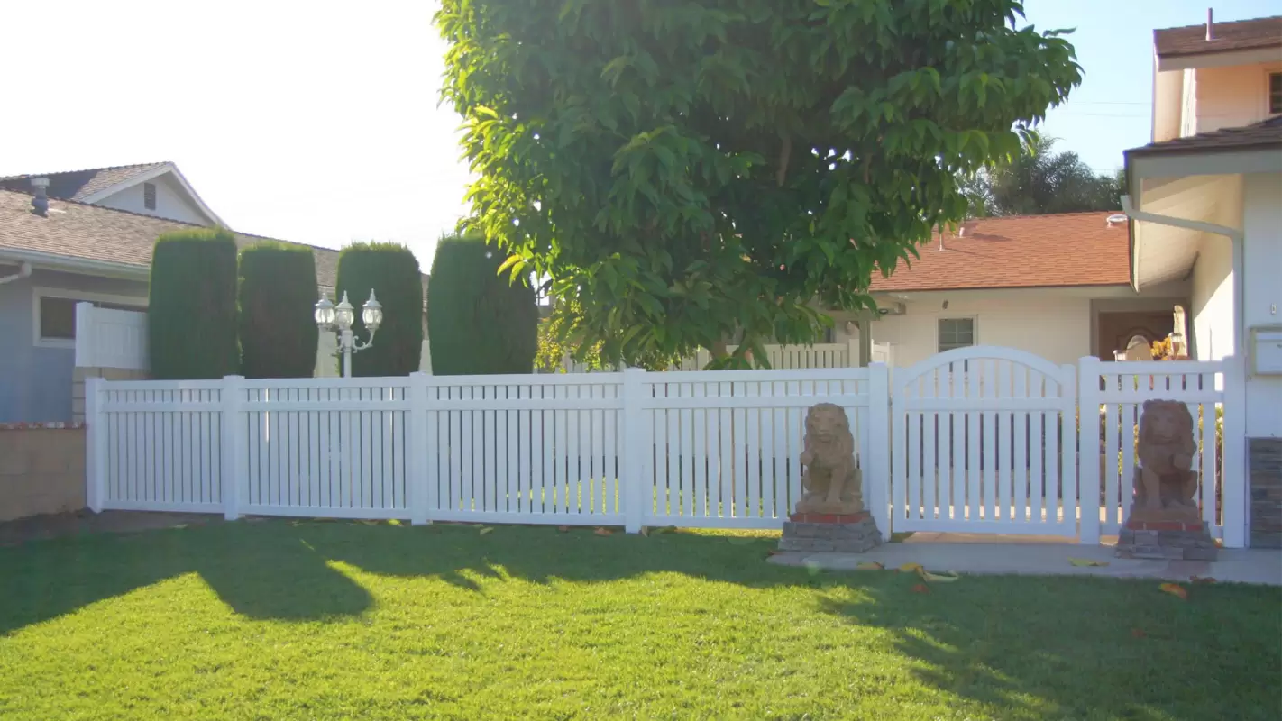 Custom Vinyl Fence Installation Services That Suit Your Needs And Budget