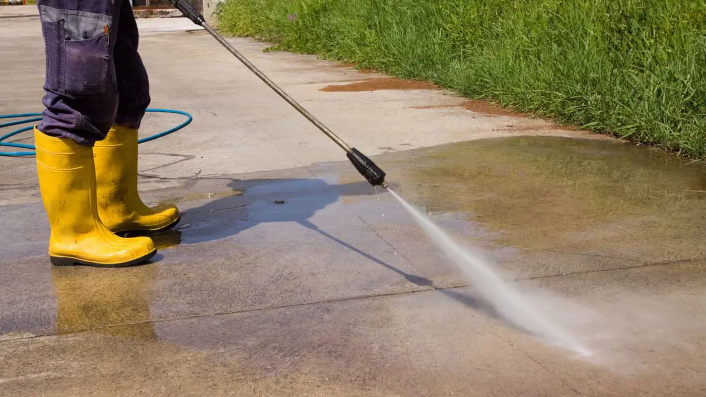 Looking for Pressure-washing Contractors? Hire us now!