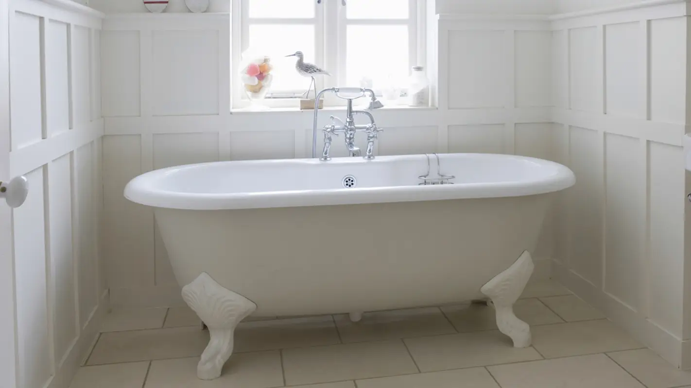 Bathtub Reglazing Contractor with a Touch of Excellence