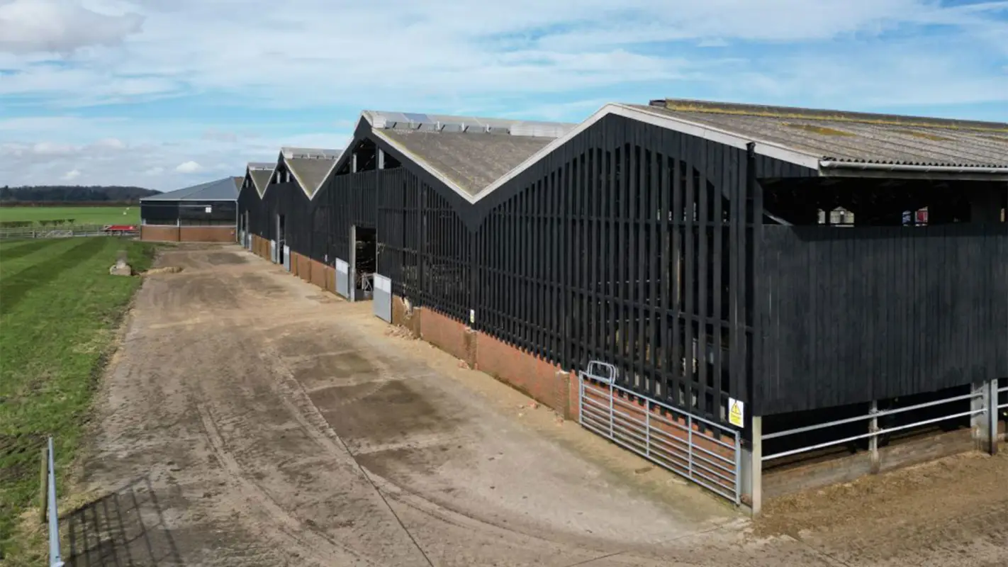 Exterior Farm Building Painting: Brighten Your Style