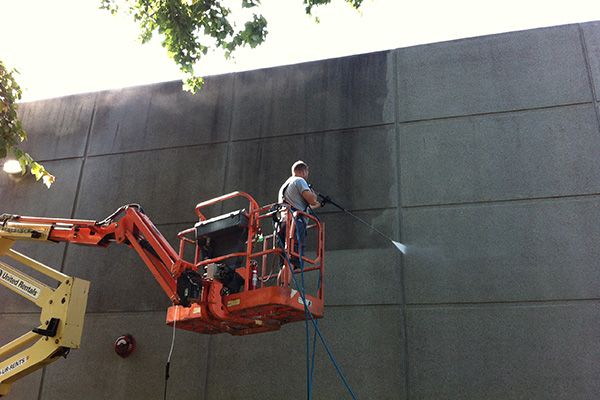 Commercial & Residential Pressure Washers