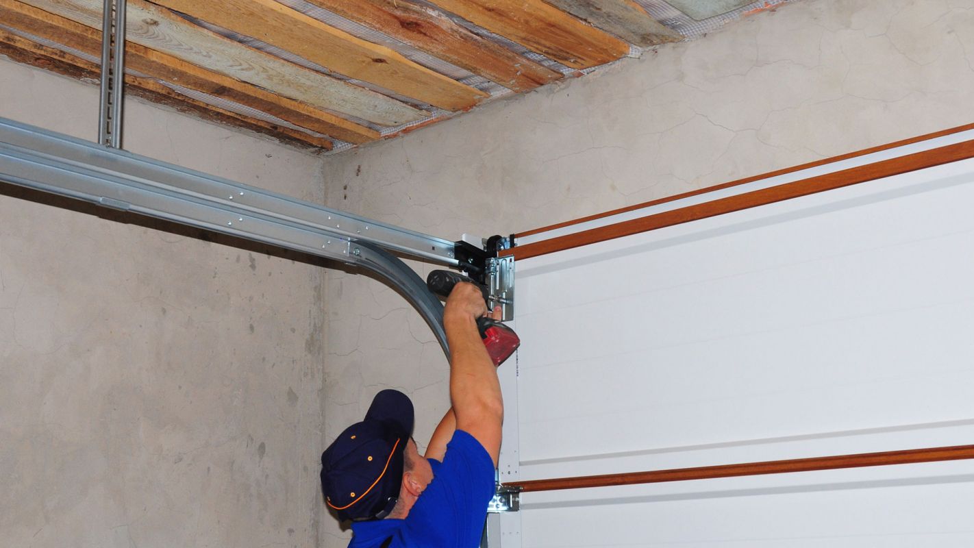 Garage Door Track Replacement Oak Lawn IL