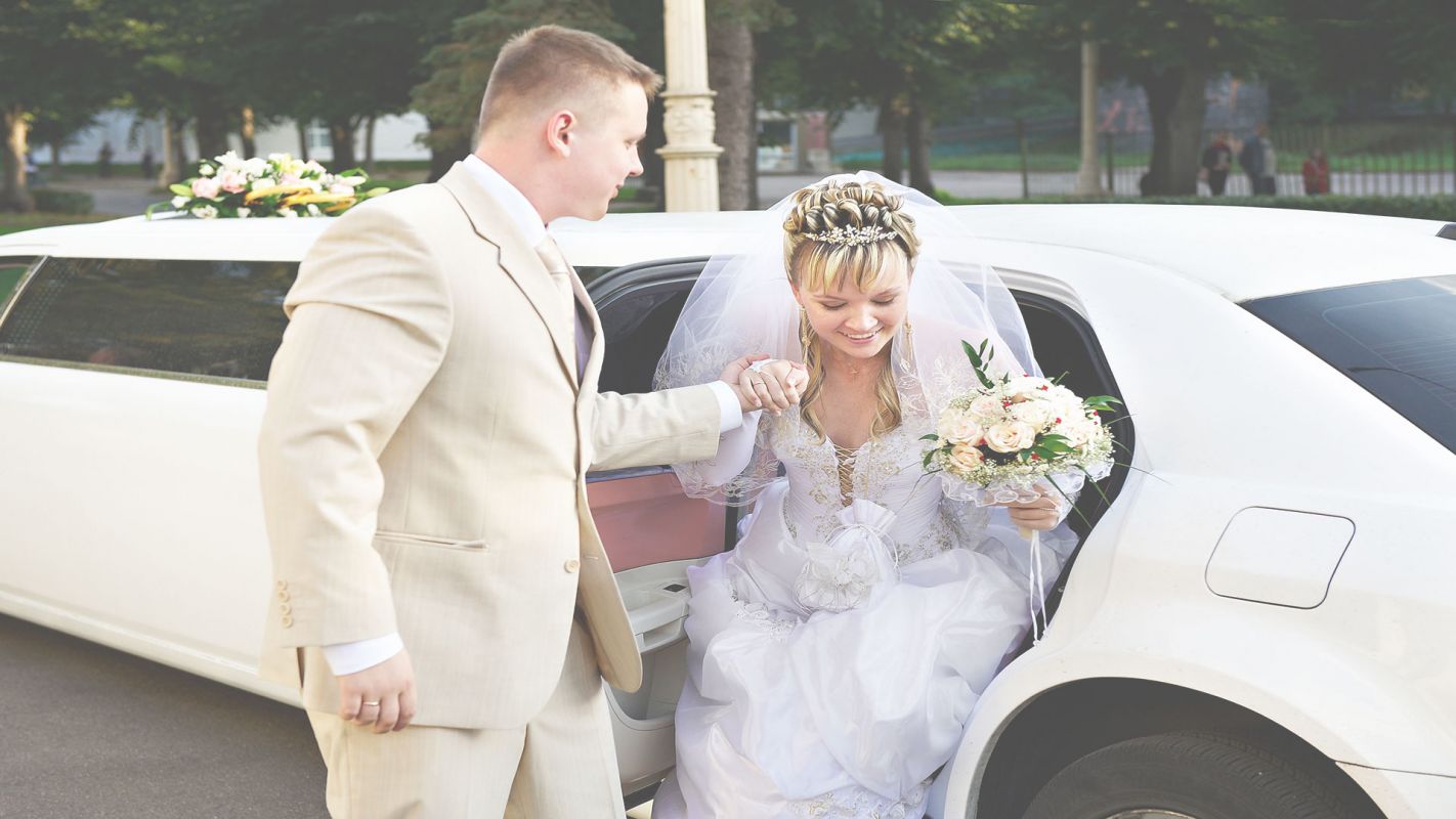 Make Your Day More Memorable with a Wedding Limo Ride